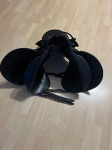 Dressur Sattel Passier Corona 2 Schwarz Gebraucht 17 Zoll - Bild 1 von 7