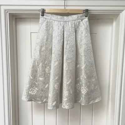 Falda Miss Selfridge para mujer Reino Unido 8 metálica plateada floral línea A hasta la rodilla Foto 1 de 4