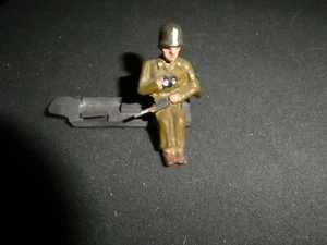 Arnold 2500 original GI Soldat Figur mit MP & Fernglas für MP - Jeep 50ies Top - Bild 1 von 1