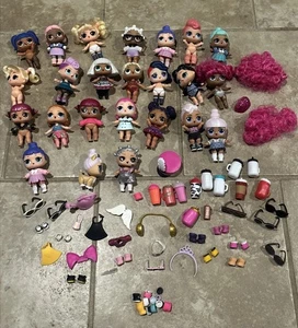 Konvolut 23 OMG LOL Surprise Puppen, ein Haustier & viel Zubehör - Bild 1 von 10