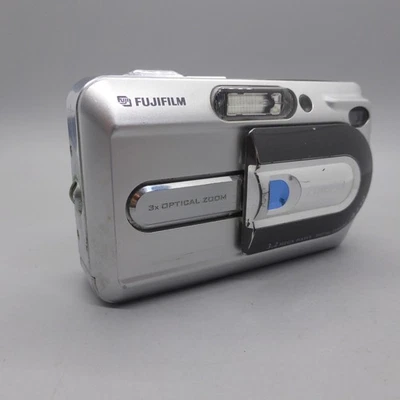 Fujifilm Digital Camera FinePix A330 3.2MP Silver Tested - Image 1 of 4