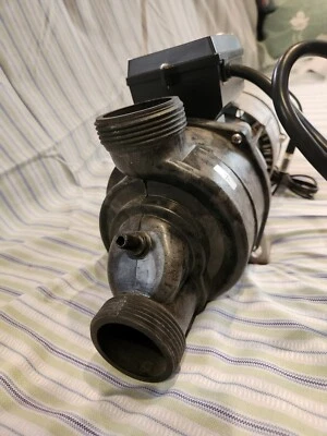 Gecko Bath Pump With Touchpad - Image 1 of 4