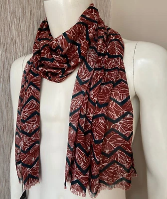 Bufanda Ligera Caprino Hugo Boss Hecha En Italia Venta Al Por Menor £79 BNWT - Imagen 1 de 4