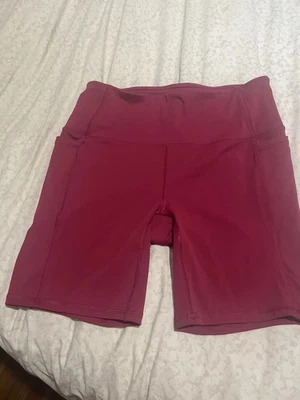 Women's Medium yoga shorts/cycling shorts style, size medium, magenta w/ pockets - Изображение 1 из 4