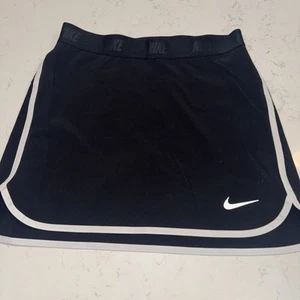 Nike Dri-Fit Golf Damengröße XS Nikegolf Rock Skort schwarz mit weißem Besatz gebraucht, in einwandfreiem Zustand - Bild 1 von 6