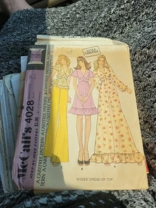 Vestido o Top McCall's Vintage Costura Patrón 4028 Mujer Talla 10 Busto 32 1/2 - Imagen 1 de 4