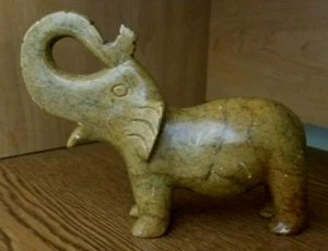 Figura de elefante tallada a mano de piedra Santa Rita Pedra Sabao 7" x 5 x 1 3/4 Brasil - Imagen 1 de 4