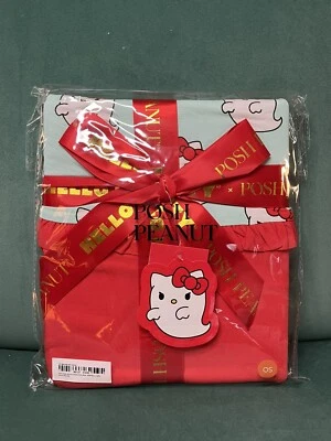 Manta de patoo de lujo con volantes Posh Peanut X Hello Kitty® Ghost - EN MANO Foto 1 de 4