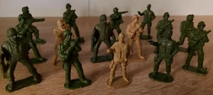 Lot of 15 Plastic US Army Men Soldiers Figurines - Picture 1 of 3