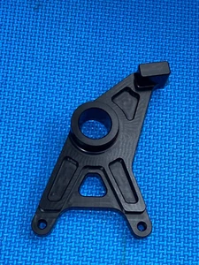 06 07 GSXR600 GSXR750 Brembo P2 Caliper underslung Bracket Adapter 84mm - Picture 1 of 7