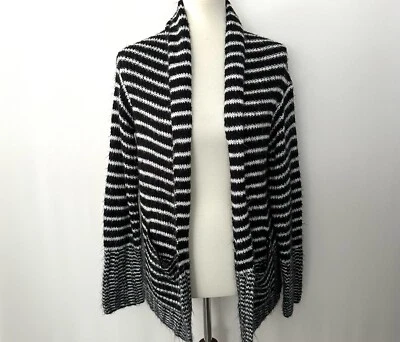 Cárdigan suéter Guess para mujer frente abierto negro blanco a rayas manga larga talla pequeña Foto 1 de 4