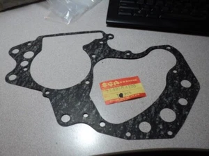 1981 SUZUKI RM125 RM 125 CENTER CASE GASKET NOS OEM 11481-14100-H17 11481-14100 - Picture 1 of 2