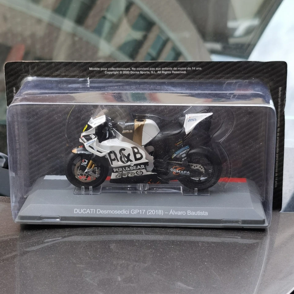 1:18 Ducati GP17 Desmosedici 2018 MotoGP Race Bike Diecast Model - Image 1 of 1