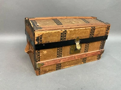 Antique German Victorian Wood Lithograph Camel Back Doll  Trunk Box w/ Tray - Image 1 of 4