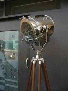 Hollywood Spot Leuchte Maritim Industrie Suchleuchte Stehlampe mit Stativ - Bild 1 von 4