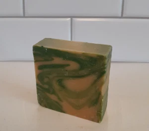 Barra de jabón procesada en frío de aloe trébol verde hecha a mano - Envío gratuito - Imagen 1 de 4