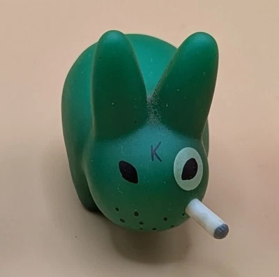 Kidrobot SMORKIN' LABBIT Serie 2 VERDE FLORENTE Mini Figura Vinilo 1.5" Kozik Foto 1 de 3