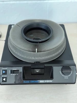 Kodak Carousel 5200 Slide Projector with Remote Control - Image 1 of 4