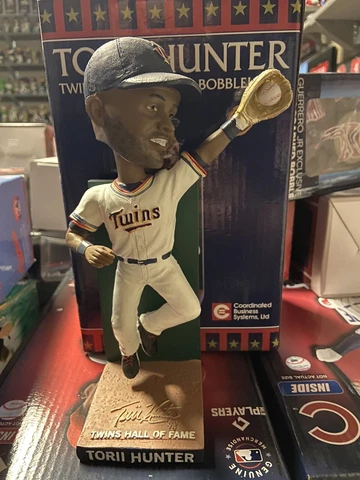 Torii Hunter Minnesota Twins Hall of Fame Bobblehead 2016 SGA Wall Catch Bobble Cover