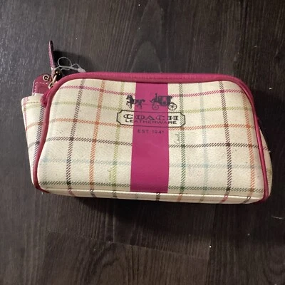 Maquillaje de amapola blanca rosa Coach en bolsa de cosméticos a cuadros Foto 1 de 4