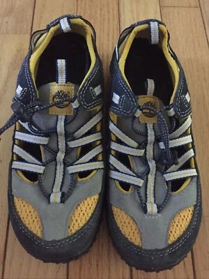 Sandalias de senderismo Timberland punta cerrada azul marino amarillo talla 2,5 jóvenes niños Foto 1 de 4