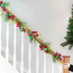 1.5m Künstlich Weihnachten Girlande Grün Borsten & Bälle Heim Garten Dekor - Bild 1 von 3