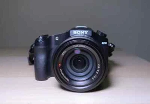 Sony Cyber-shot RX10 M1 Black - Picture 1 of 7
