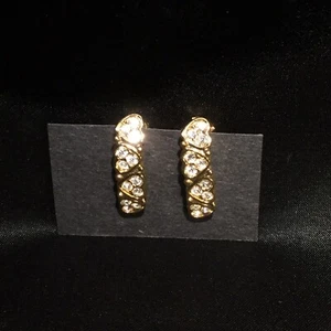 Swarovski Heart Crystal Earrings Clip On Goldtone Huggie Traveling Heart - Picture 1 of 5