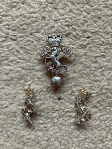 British Army REME anodised Cap Badge and two collar badges - Picture 1 of 6