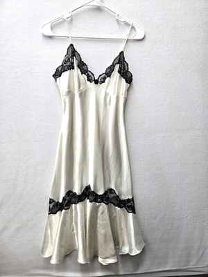 VTG FREDRICKS OF HOLLYWOOD TRAD WIFE SILKY NIGHTGOWN IN MED - Image 1 of 2