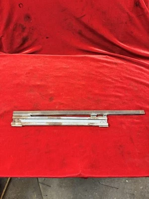 1942 1946 1947 1948 Chevrolet 4 portas Fleetline janela traseira esquerda faixa canal - Imagem 1 de 4