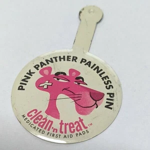 Pin Pantera Rosa Sin dolor Clean 'N Treat Almohadillas de primeros auxilios Prendedor de publicidad 1,5"" - Imagen 1 de 4