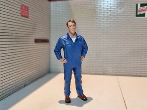 Figure Man Mechanic Standing Garage Painted Diorama 1:24 G Scale Model Garage - Picture 1 of 6