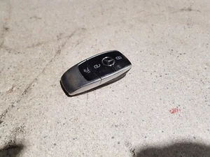 Mercedes E Klasse W213 E350e 2018 Fernbedienung Zentralverriegelung Schlüsselanhänger - Bild 1 von 2