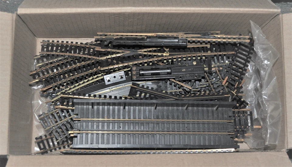 VINTAGE ATLAS HO RAIL KIT CURVES, STRAIGHT,SWITCH PAIR, BRIDGE. & CROSS GOOD - Image 1 of 1