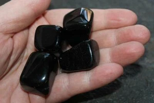 Schwarzer Turmalin Trommelstein Reiki Yoga Geschenk Kristall Natur Edelstein - Bild 1 von 1