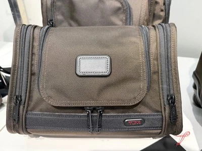 NUEVO Tumi GEN 4.3 - 11.75” Nylon Balístico KIT DOBLE DE VIAJE COLGANTE - MARRÓN CAFÉ Foto 1 de 4