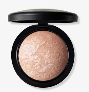 Soft and Gentle MAC Mineralize Skinfinish Powder, 0.35oz/10g, New In Box - Picture 1 of 7