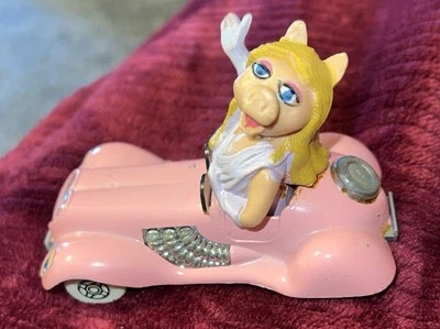 CORGI 1979 THE MUPPET SHOW MISS PIGGY DIE-CAST CAR # 2032 PINK 1/43 - Image 1 of 4