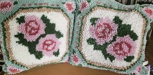 Vtg 70s Set Of 2  Latch Hook Pillow Pink ROSE Floral Handmade - Picture 1 of 14