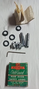 NOS GM Accesorio Puerta Trasera Niños Cerraduras Seguridad 1959 1960 Chevrolet 988303 - Imagen 1 de 8