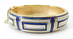 Brazalete con bisagras en tono dorado esmaltado geométrico Trifari - Imagen 1 de 8