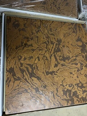 软木浮地板 - 388 毫米 x 388 毫米 (15.28 英寸 x 15.28 英寸) x 10.5 毫米厚。 259.2 平方英尺 — 第 1/2 张图片