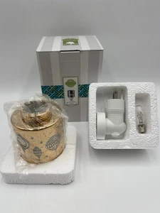 Scentsy Adorn Wall Plug-In Wax Warmer New In Box Gold Christmas Holiday Light Up - Picture 1 of 15