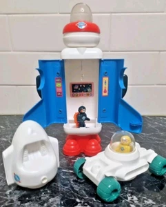 Vintage Tomy Space Shuttle Toy Small Stuff Rover Pod Magnetic Astonaut 1983 Read - Picture 1 of 24