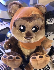 Peluche Ewok / Plush / Plüsch WICKET BIG FEET / Grands Pieds Disneyland Paris - Imagen 1 de 2
