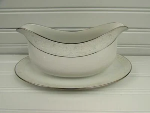 Taupunkt von Sango Sauciere mit aufgesetztem Teller weiß & grau Blumen Rollband - Bild 1 von 2