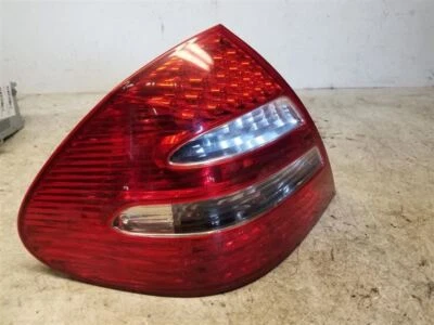 Mercedes-Benz E320 E500 2003 2006 - Luz trasera izquierda LED - 2118200564 - R313963 Foto 1 de 4