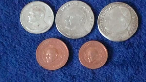 5 Medaillen Johannes Paul II ,ungereinigt,gross u. klein,siehe Foto - Bild 1 von 5