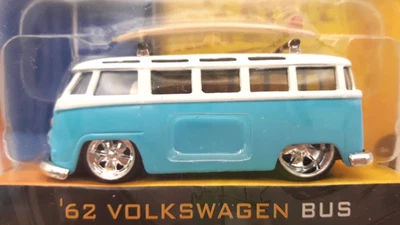 Jada Toys VDubs 1962 VOLKSWAGEN BUS (azul bebé/blanco) - tabla de surf Foto 1 de 4